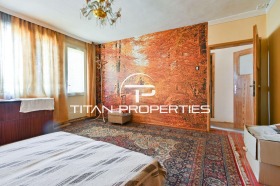 Продава  Етаж от къща, гр. Етрополе