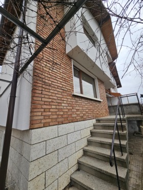 Ev Zmeyovo, bölge Stara Zagora 1