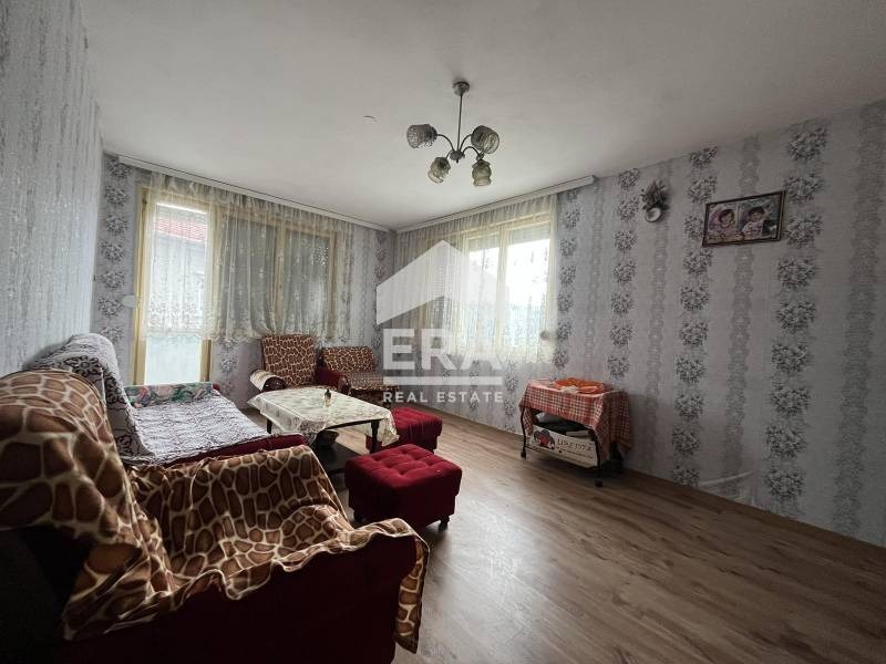 Продава 4-СТАЕН, гр. Търговище, Център, снимка 2 - Aпартаменти - 48218521