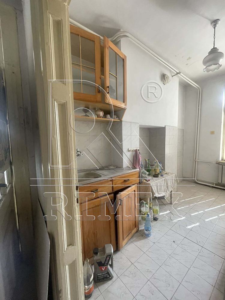 Продава ЕТАЖ ОТ КЪЩА, гр. Пловдив, Център, снимка 6 - Етаж от къща - 54074322