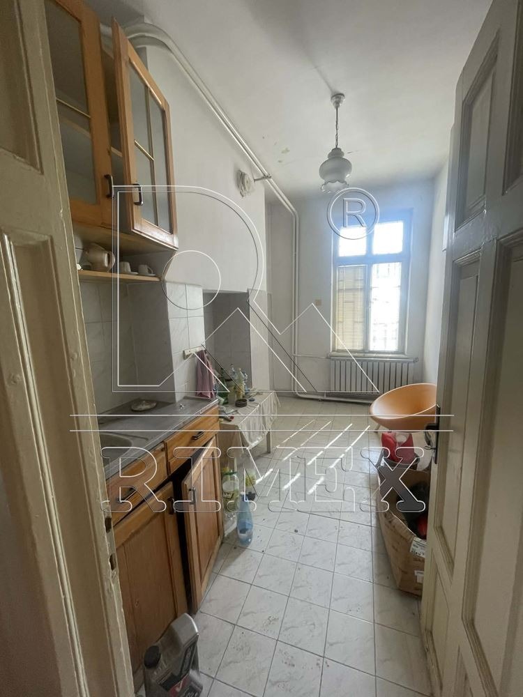 Продава ЕТАЖ ОТ КЪЩА, гр. Пловдив, Център, снимка 2 - Етаж от къща - 54074322