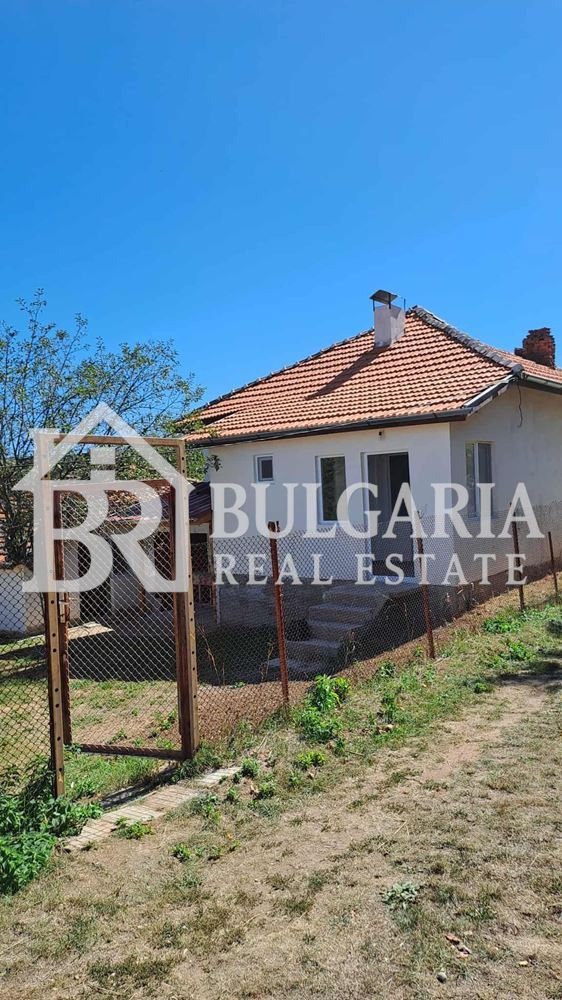 Продава КЪЩА, с. Върбница, област София област