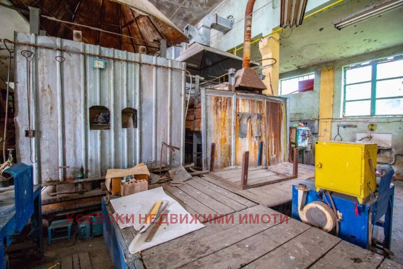 Продава ПРОМ. ПОМЕЩЕНИЕ, гр. Сливен, Промишлена зона, снимка 2 - Производствени сгради - 52489876