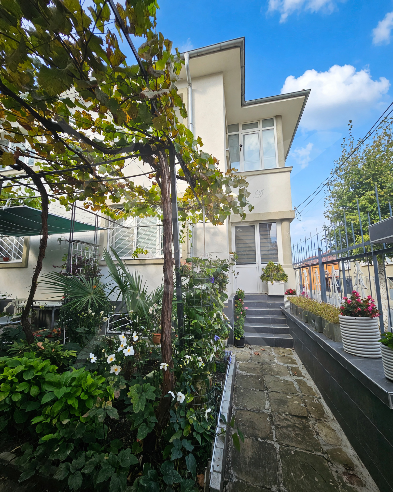 Продава КЪЩА, гр. Карнобат, област Бургас, снимка 15 - Къщи - 56309487