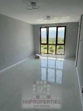 1 chambre Kyutchouk Parij, Plovdiv