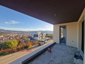 Продаја 3+ спаваћа соба