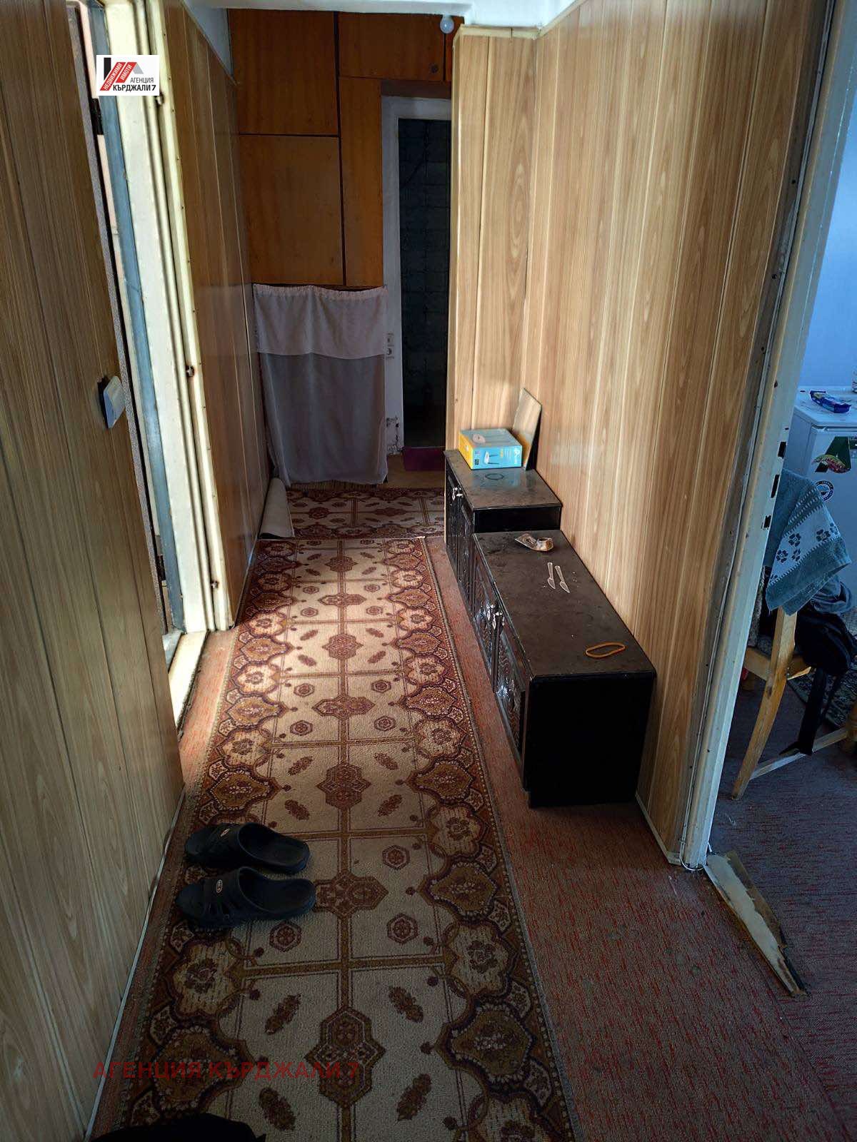Продава 2-СТАЕН, гр. Кърджали, Възрожденци, снимка 3 - Апартаменти - 56111418