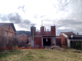 Casa Ralica, Pernik 3