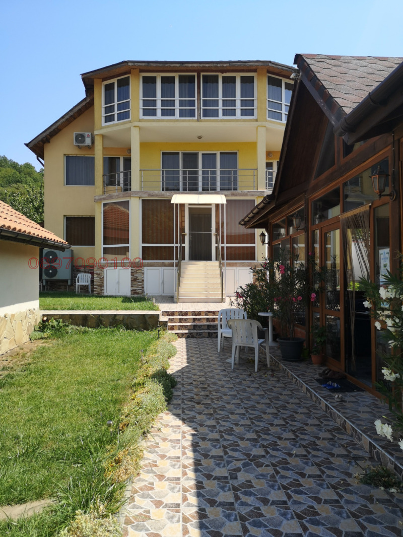 Продава КЪЩА, с. Батово, област Добрич