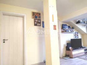 2 chambres Vazrajdane, Bourgas 3