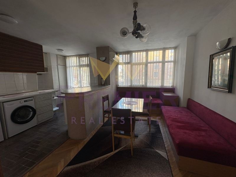 Продава МНОГОСТАЕН, гр. Пловдив, Кючук Париж