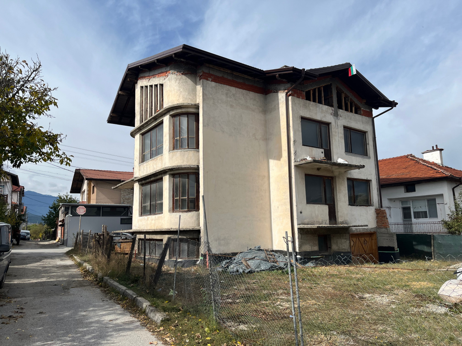 Продава КЪЩА, гр. Добринище, област Благоевград