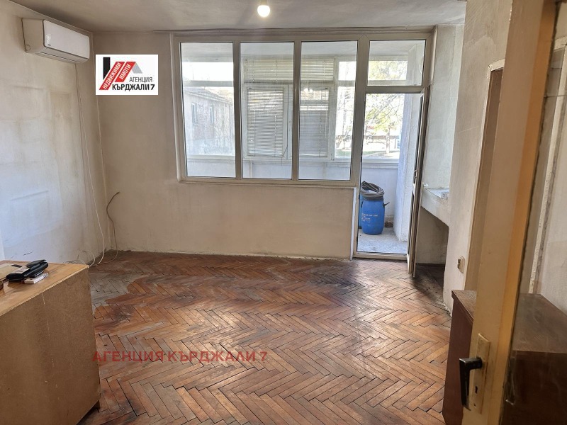 Продава  3-стаен град Кърджали , Веселчане , 65 кв.м | 10062132