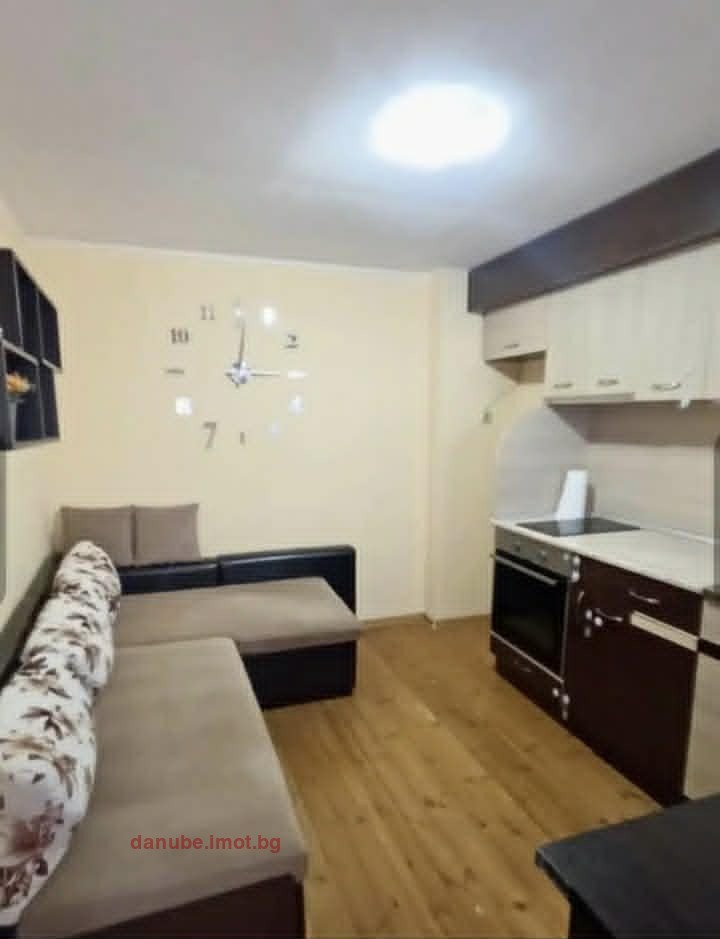 Продава ЕТАЖ ОТ КЪЩА, гр. Русе, Широк център, снимка 2 - Етаж от къща - 55605790