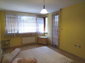 2 Schlafzimmer Zentar, Pernik 6