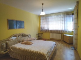 2 Schlafzimmer Zentar, Pernik 5