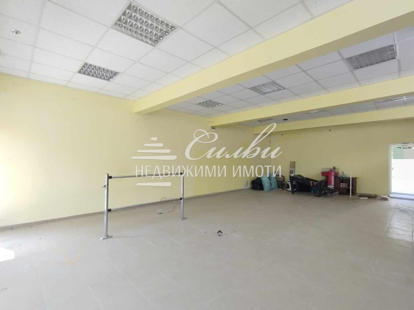 Продава МАГАЗИН, гр. Шумен, Боян Българанов 2, снимка 2 - Магазини - 52602583