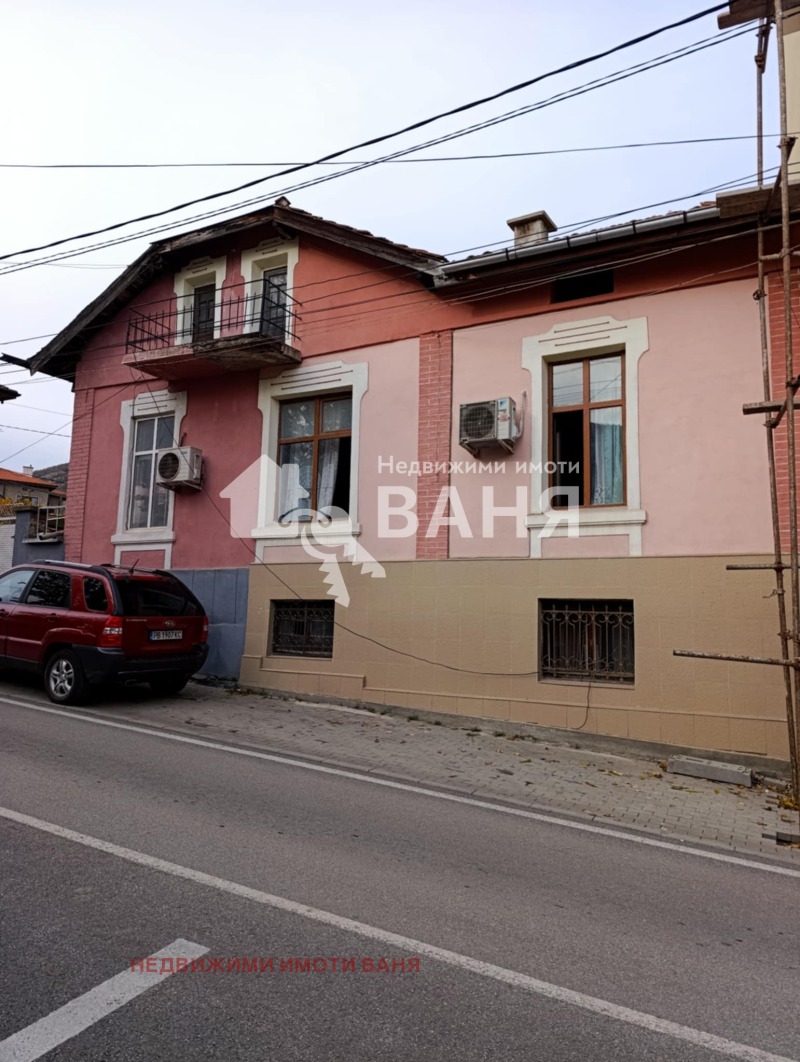 Продава КЪЩА в област Пловдив, гр. Карлово - 240 кв.м / 150 000 € » 293 374.50 лв., НЕДВИЖИМИ ИМОТИ ВАНЯ