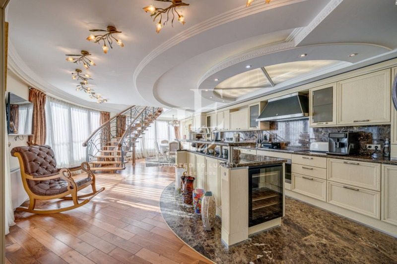 Продава  4-стаен град София , ж.гр.Южен парк , 275 кв.м | 18132385 - изображение [2]