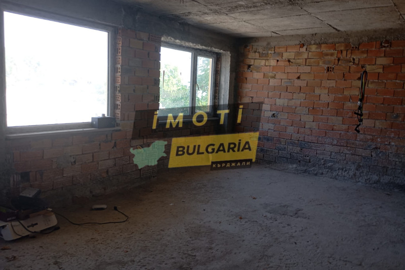 Продава МНОГОСТАЕН, гр. Кърджали, Веселчане, снимка 7 - Апартаменти - 53309960