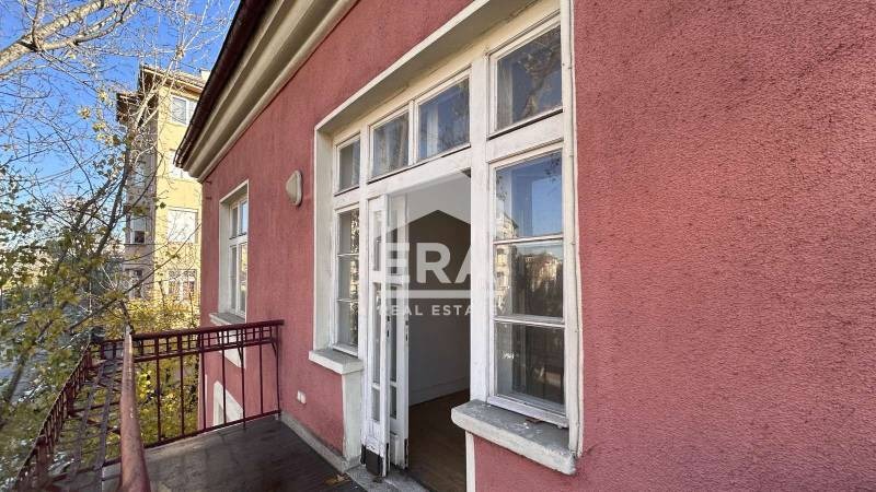 Продава  Къща град София , Център , 1060 кв.м | 77852185