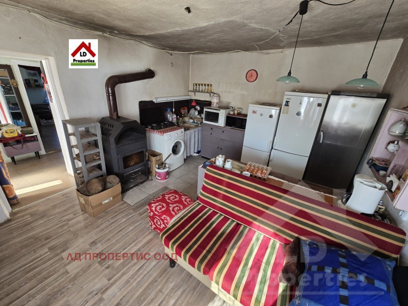 Продава КЪЩА в област Добрич, гр. Генерал Тошево - 75 кв.м / 35 000 € » 68 454.05 лв., ЛД ПРОПЕРТИС ООД