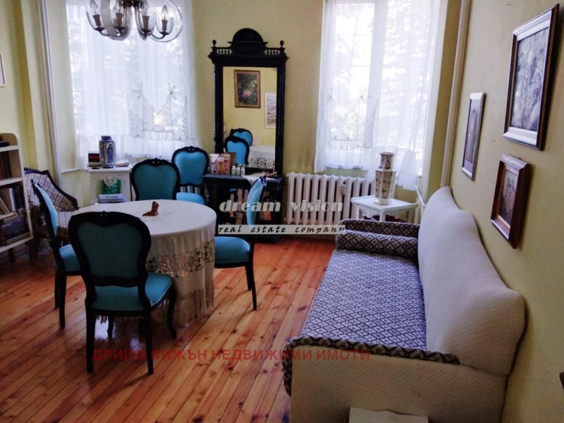 Продава МНОГОСТАЕН, гр. София, Център