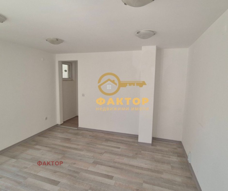 Til salg  Kontor Plovdiv , Sadijski , 30 kvm | 83914288