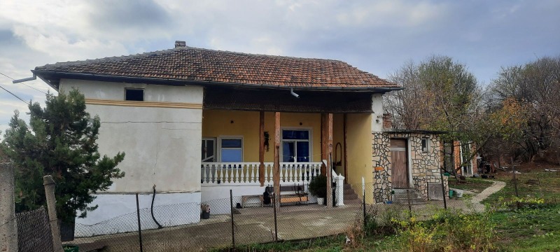 Продава  Къща област Велико Търново , с. Камен , 100 кв.м | 82128880