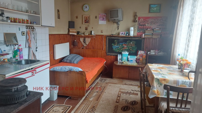 Продава КЪЩА, гр. Перник, Ралица, снимка 2 - Къщи - 49185799