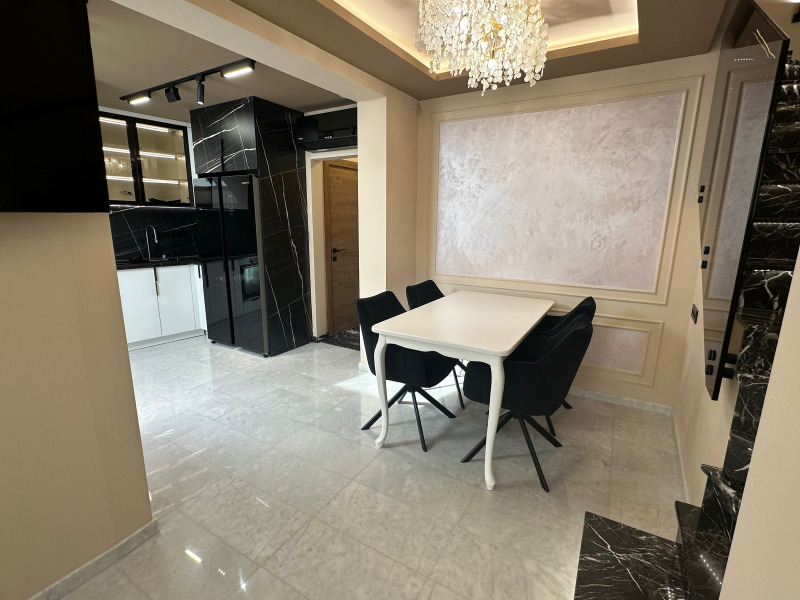 En venta  2 dormitorios Plovdiv , Tsentar , 135 metros cuadrados | 96164922 - imagen [9]