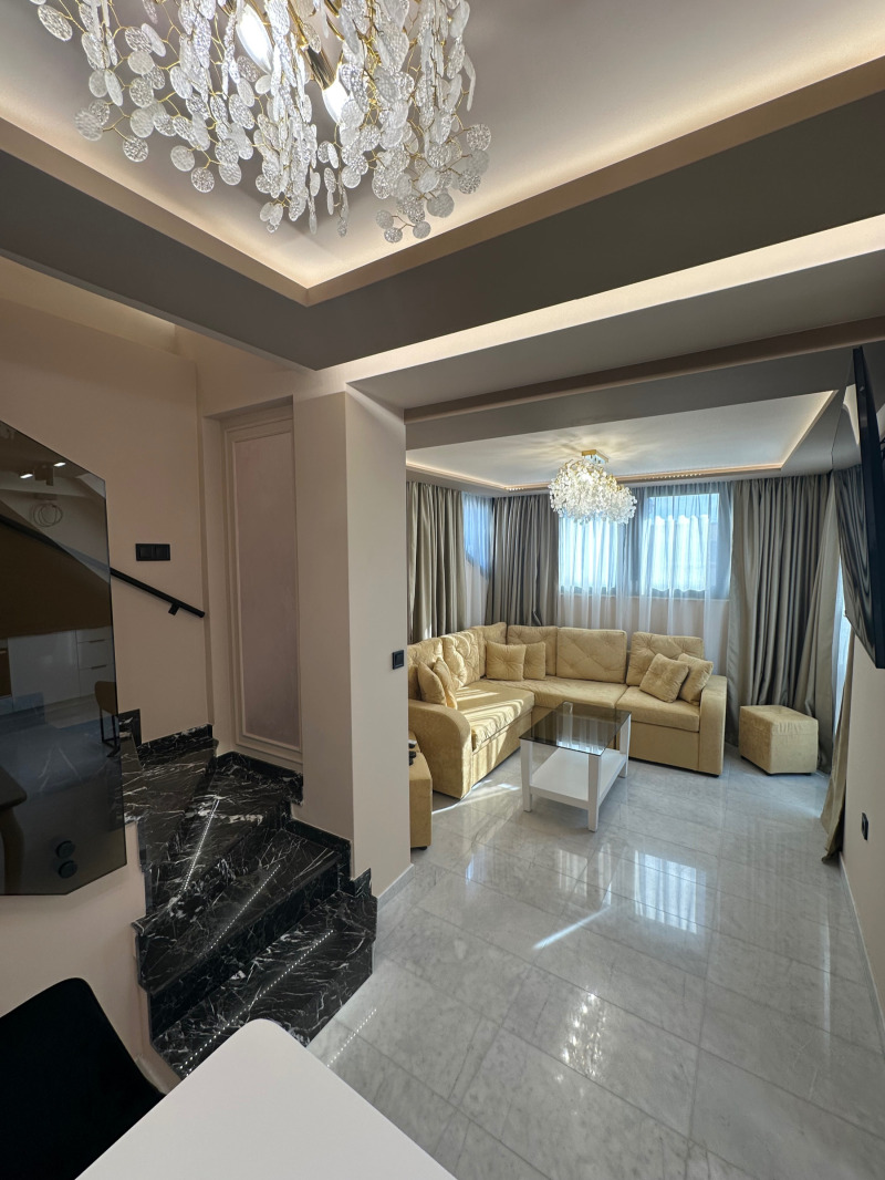 En venta  2 dormitorios Plovdiv , Tsentar , 135 metros cuadrados | 96164922