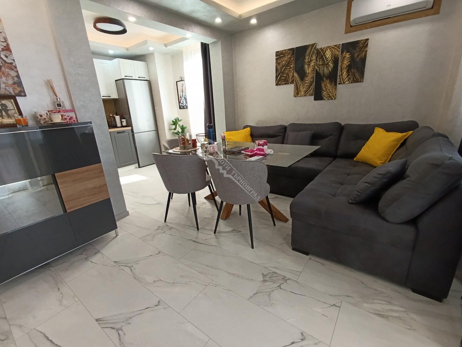 Продава 3-СТАЕН, гр. Велико Търново, Колю Фичето, снимка 2 - Апартаменти - 54143516