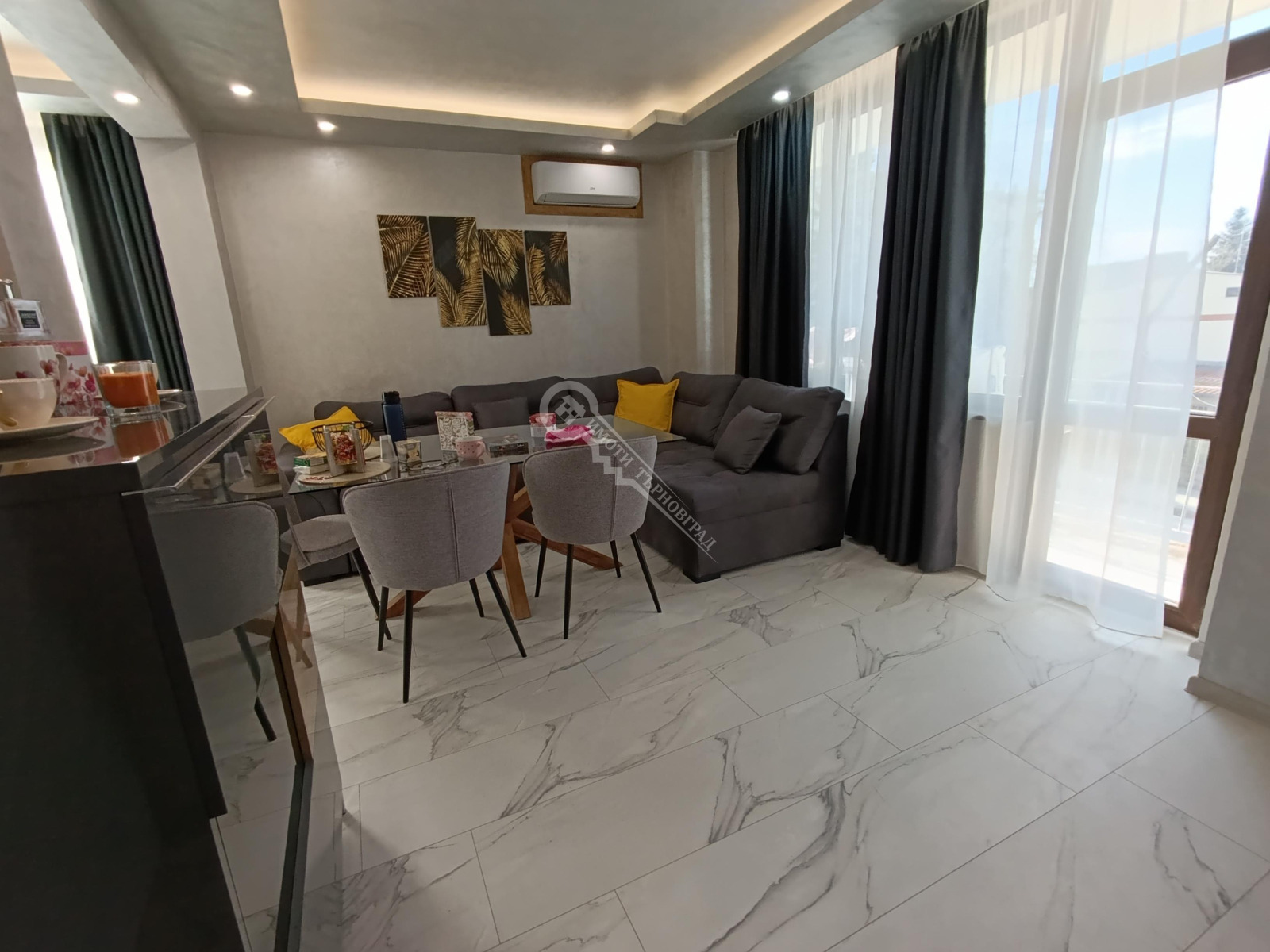 Продава 3-СТАЕН, гр. Велико Търново, Колю Фичето, снимка 3 - Апартаменти - 54143516