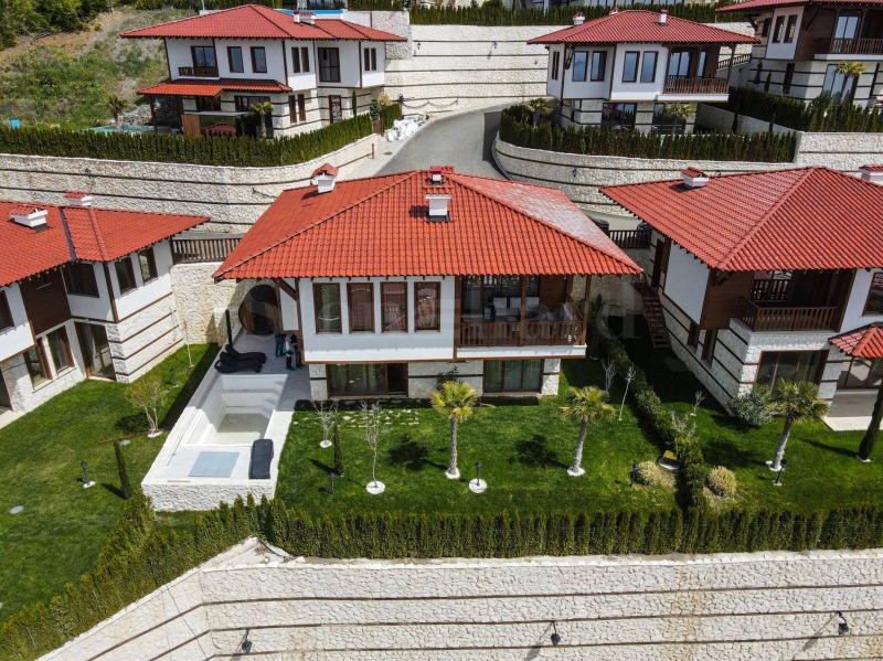 Продава КЪЩА в област Бургас, гр. Свети Влас - 200 кв.м / 550 000 € » 1 075 706.50 лв., СТОУНХАРД ПРЕМИЪР В СТРАНАТА И ЧУЖБИНА