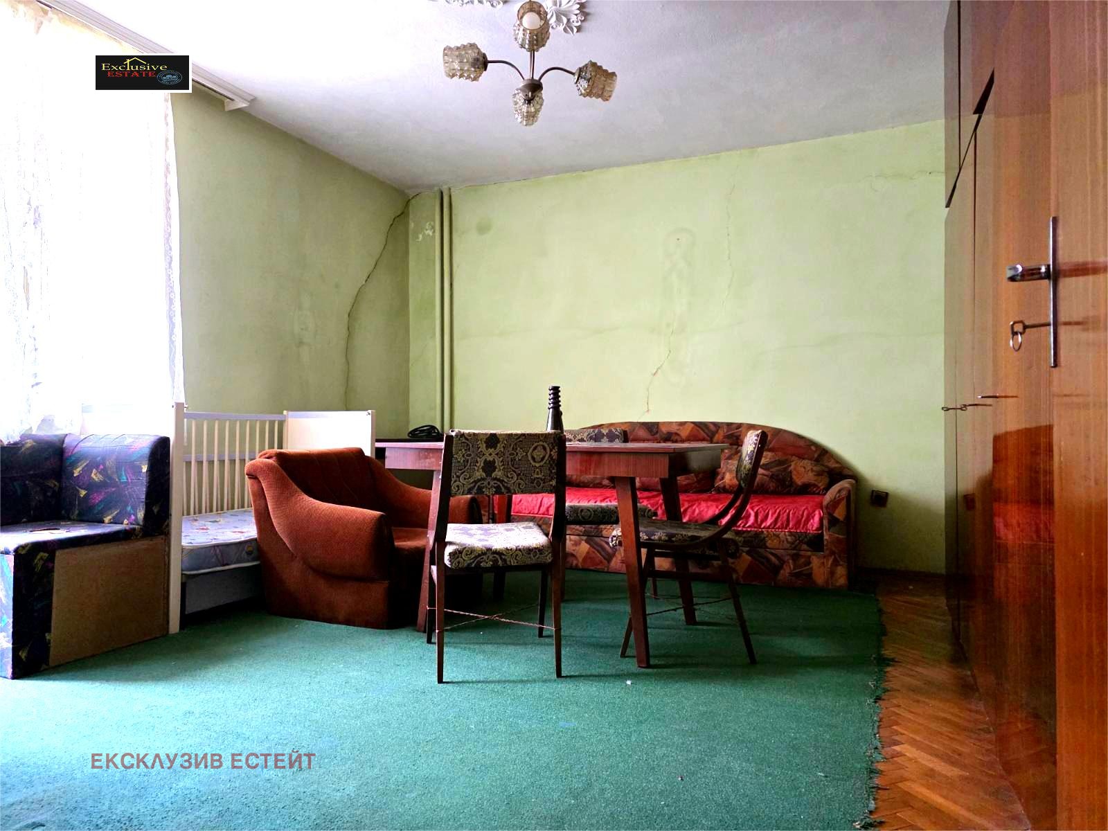 Продава 4-СТАЕН, гр. Варна, Лятно кино Тракия