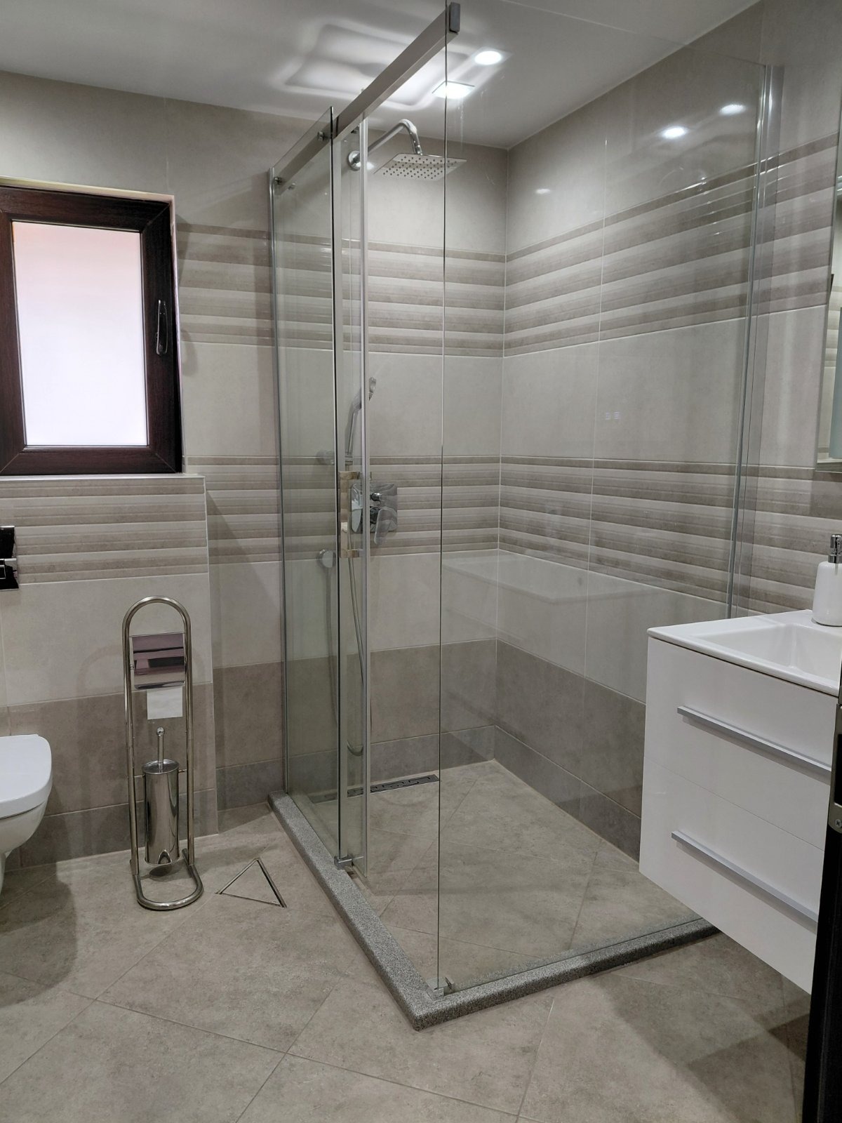 Продава КЪЩА, гр. Плевен, Сторгозия, снимка 4 - Къщи - 55739641