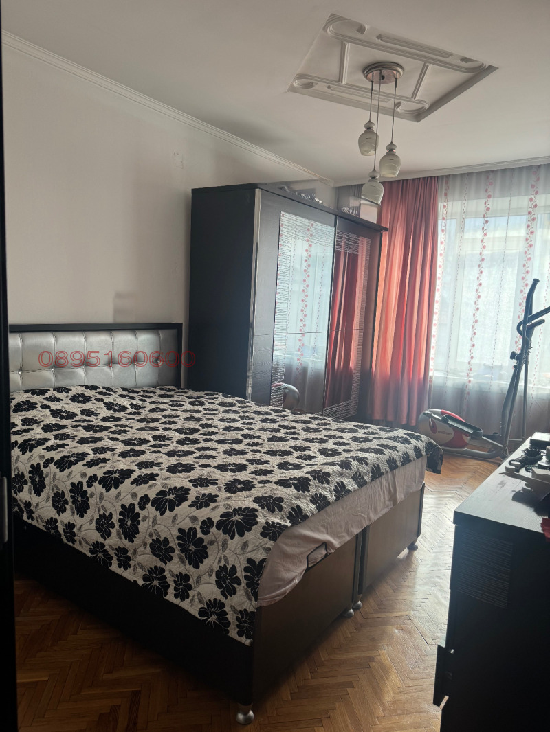 Продава ЕТАЖ ОТ КЪЩА, гр. Шумен, Център, снимка 2 - Етаж от къща - 52783070