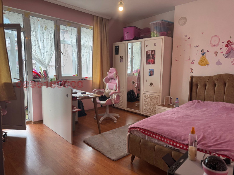 Продава ЕТАЖ ОТ КЪЩА, гр. Шумен, Център, снимка 3 - Етаж от къща - 52783070