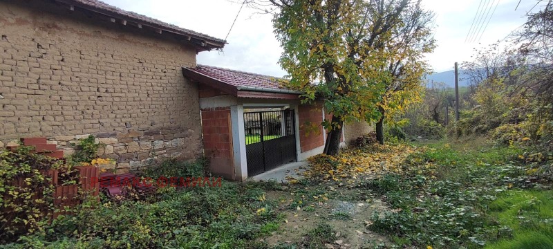 Продава КЪЩА, с. Комунари, област Варна, снимка 2 - Къщи - 52388092