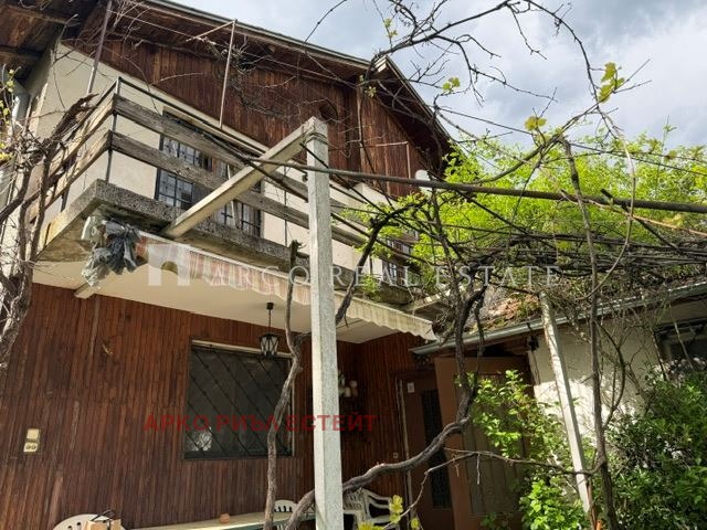 Продава ВИЛА, с. Нови хан, област София област