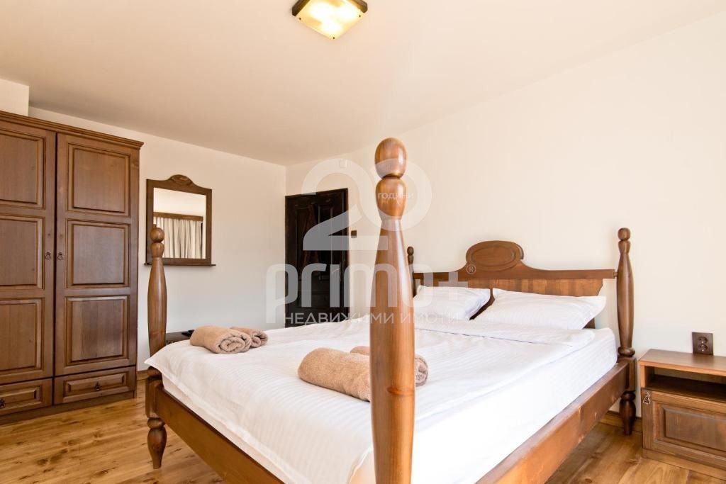 Продава КЪЩА, гр. Велико Търново, Център, снимка 3 - Къщи - 54122923