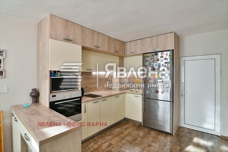 Продава МНОГОСТАЕН, гр. Варна, Център, снимка 2 - Aпартаменти - 49537213