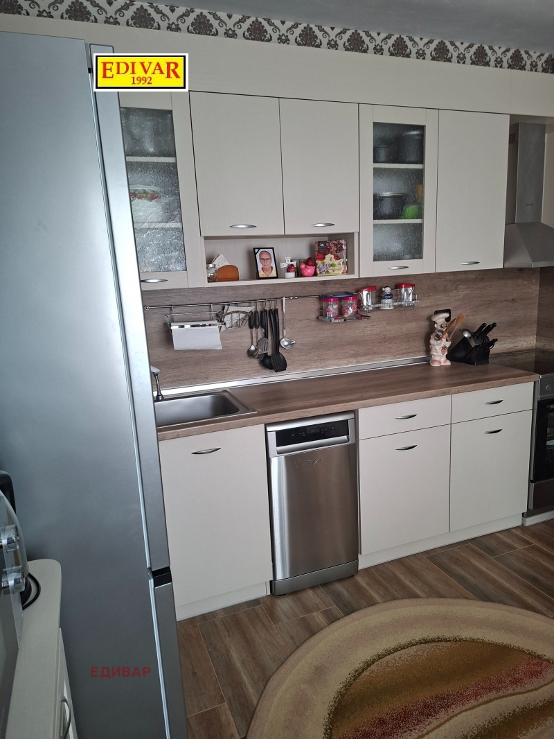 Продава КЪЩА в област Добрич, гр. Каварна - 280 кв.м / 240 000 € » 469 399.20 лв., ЕДИВАР
