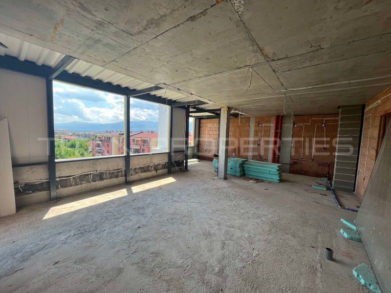 À venda  3 quartos Plovdiv , Ostromila , 189 m² | 45645800