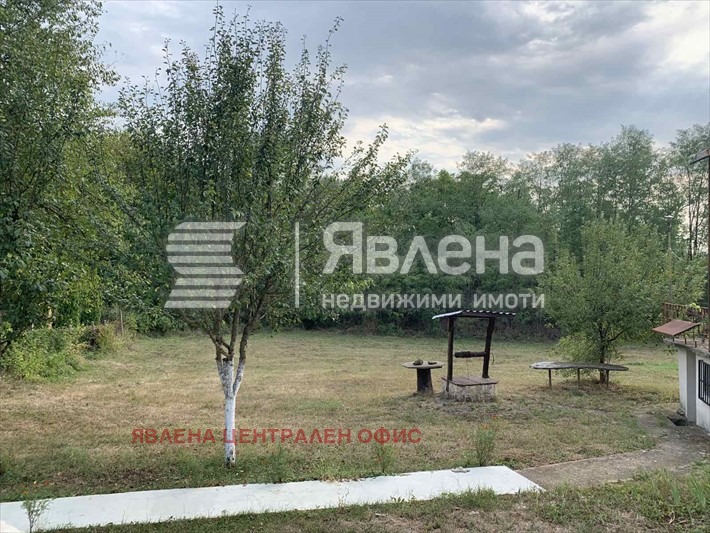 Продава КЪЩА, с. Равнище, област София област, снимка 2 - Къщи - 56077491