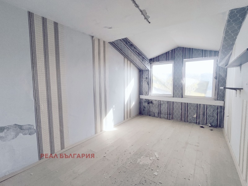Продава КЪЩА в град Русе, Средна кула - 420 кв.м / 115 000 € » 224 920.45 лв., РЕАЛ БЪЛГАРИЯ