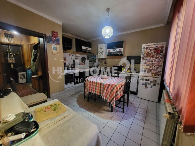 Продава ЕТАЖ ОТ КЪЩА, гр. Ботевград, област София област, снимка 2 - Етаж от къща - 52378399