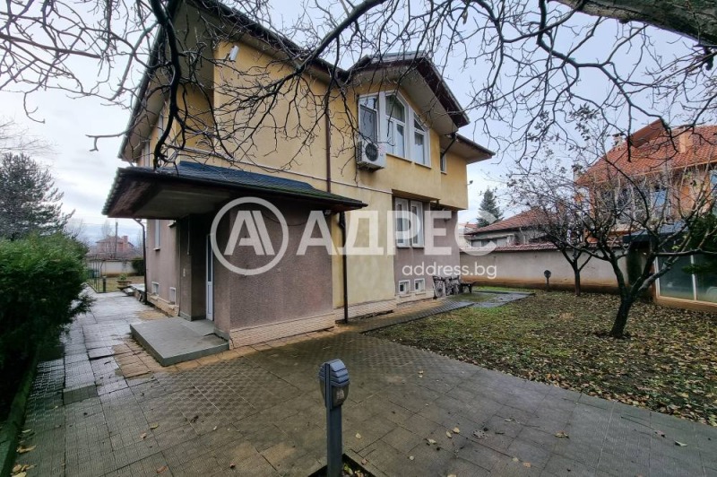Eladó  Ház Sofia , Nadezsda 1 , 421 négyzetméter | 44933560