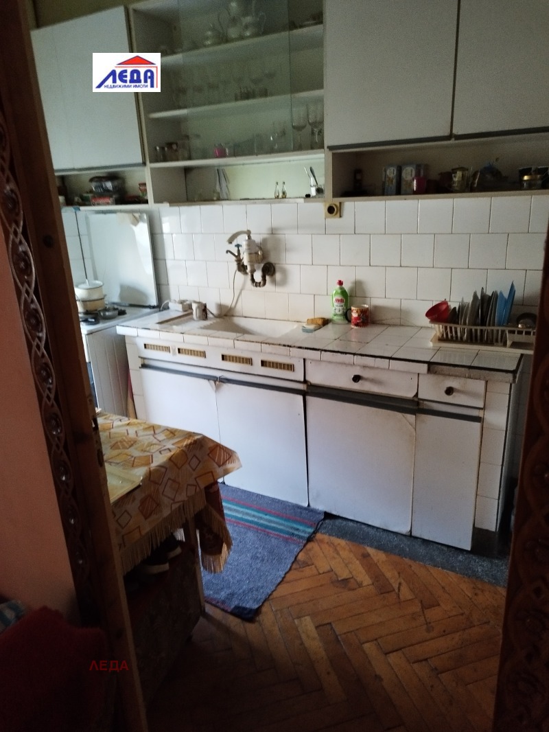 Продава  3-стаен град Плевен , Широк център , 95 кв.м | 48015989